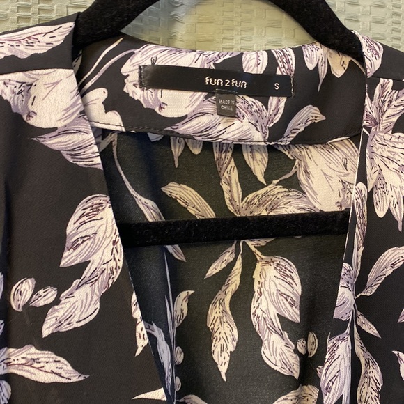 Fun2fun Wrap dress floral black white & purple size small - Picture 2 of 3